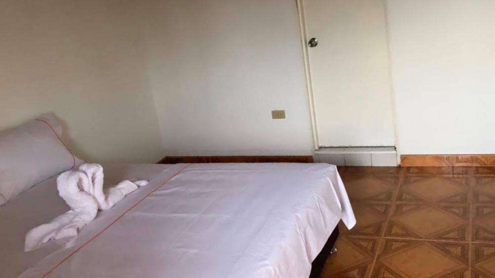 Hospedaje 3 Esquinas غواتابيه المظهر الخارجي الصورة